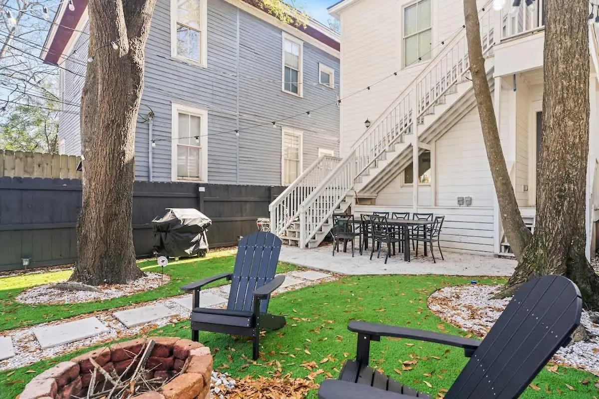 Апартаменты Downtown At The Peach House Dogs Welcome Fully Fenced Yard And Off-Street Parking Саванна США