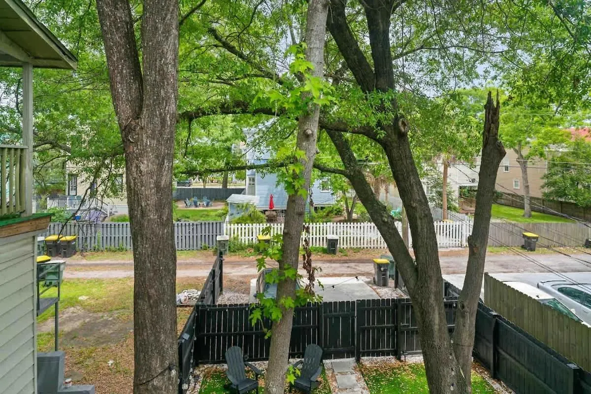 Downtown At The Peach House Dogs Welcome Fully Fenced Yard And Off-Street Parking Саванна Апартаменты