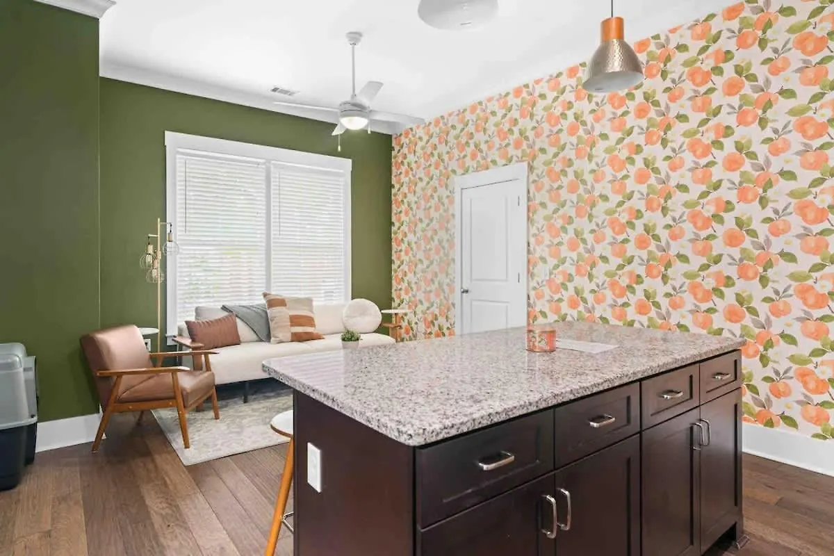 Контакты Downtown At The Peach House Dogs Welcome Fully Fenced Yard And Off-Street Parking