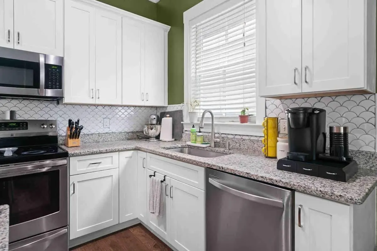 Downtown At The Peach House Dogs Welcome Fully Fenced Yard And Off-Street Parking Savannah ABD